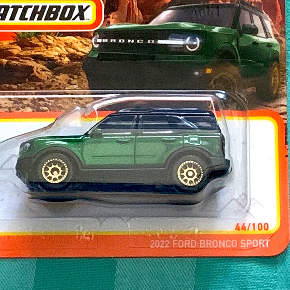 2022 Ford Bronco Sport Toy car - Green Matchbox - Picture 2 of 10